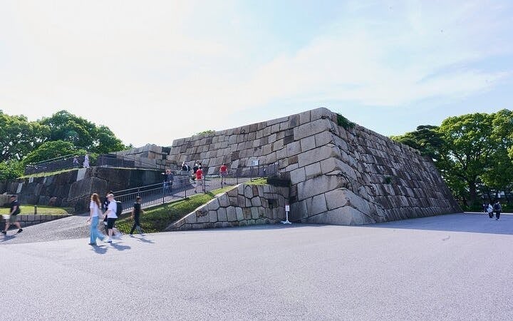 Tokyo Castle and Imperial Palace Guided Walking Tour Image 10