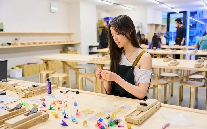 Tokyo: Create Your Own Handmade Origami Jewelry in Shinjuku Image 6