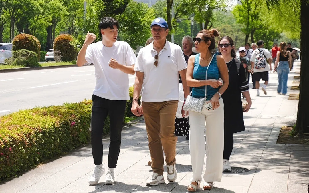 Tokyo: Imperial Palace East Gardens & Edo Castle Guided Walking Tour Image 2