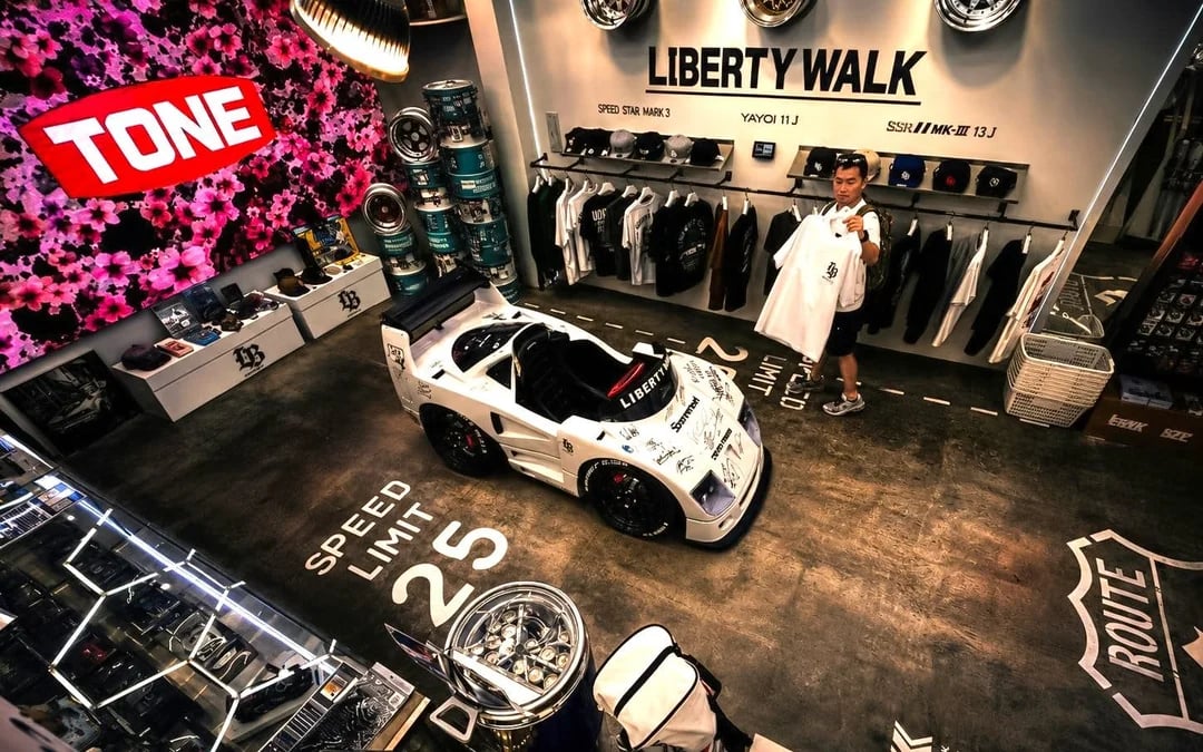 Tokyo JDM Car Culture Guided Tour with Liberty Walk and Daikoku PA Image 7