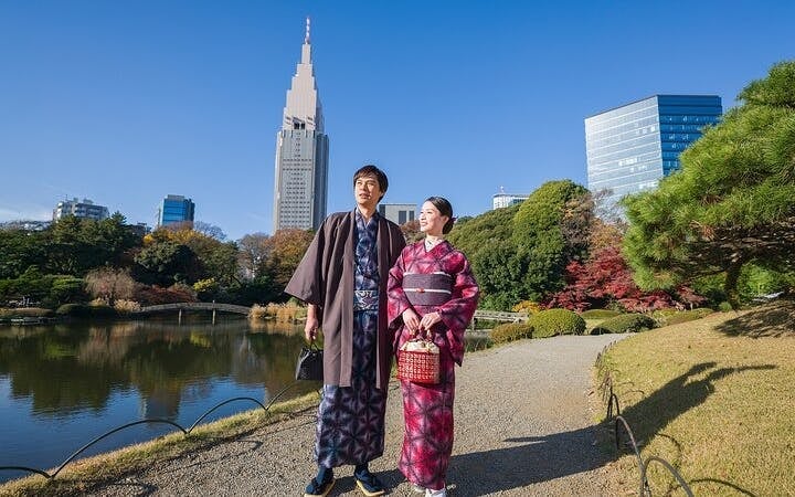 Tokyo: Kimono Rental at Rakuu-tei inside Shinjuku Gyoen National Garden Image 1
