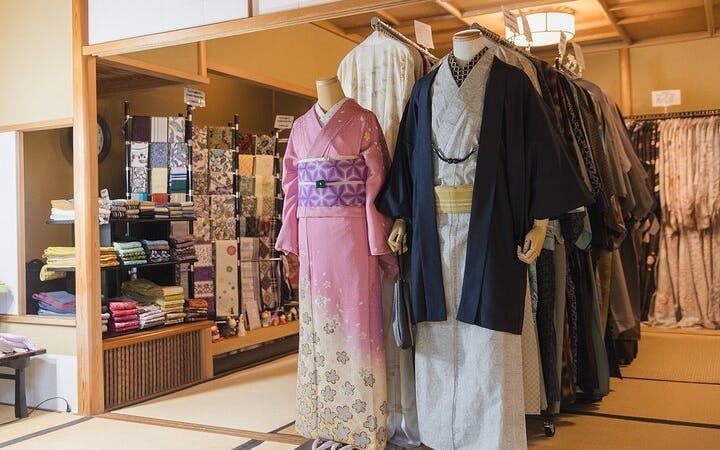 Tokyo: Kimono Rental at Rakuu-tei inside Shinjuku Gyoen National Garden Image 5