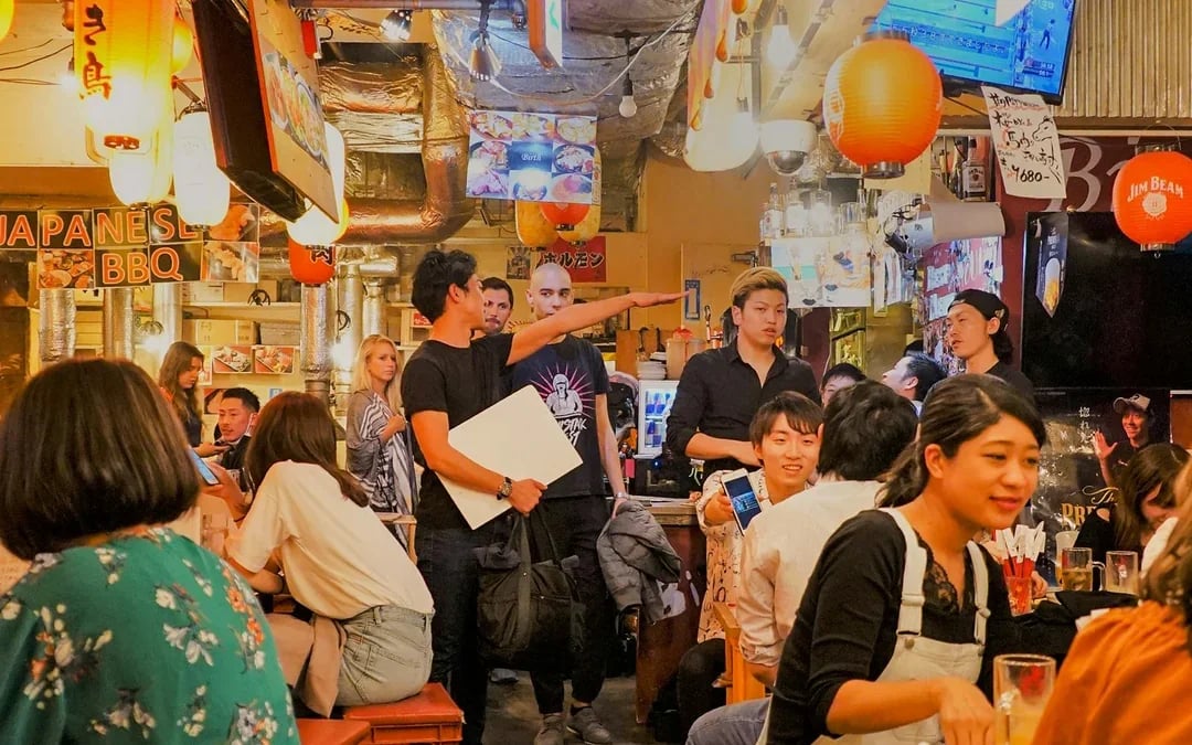 Tokyo Nightlife Tour with Bar Hopping, Golden Gai, and Izakaya Visit  Image 8