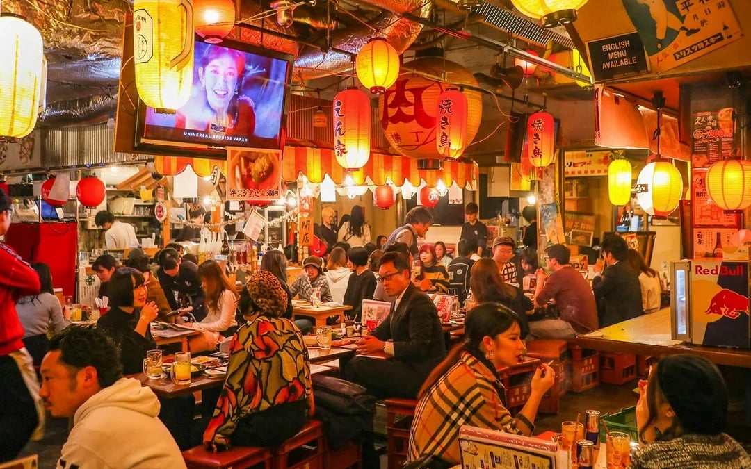 Tokyo Nightlife Tour with Bar Hopping, Golden Gai, and Izakaya Visit  Image 9