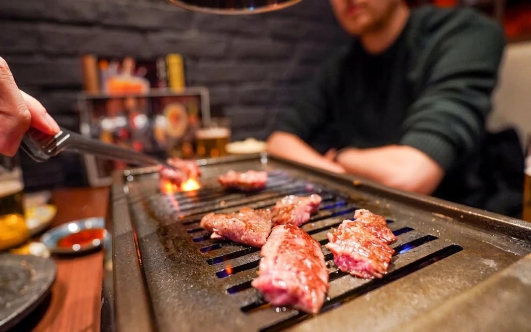 Tokyo Omakase Sushi and A5 Wagyu Food Tour in Shinjuku Image 1