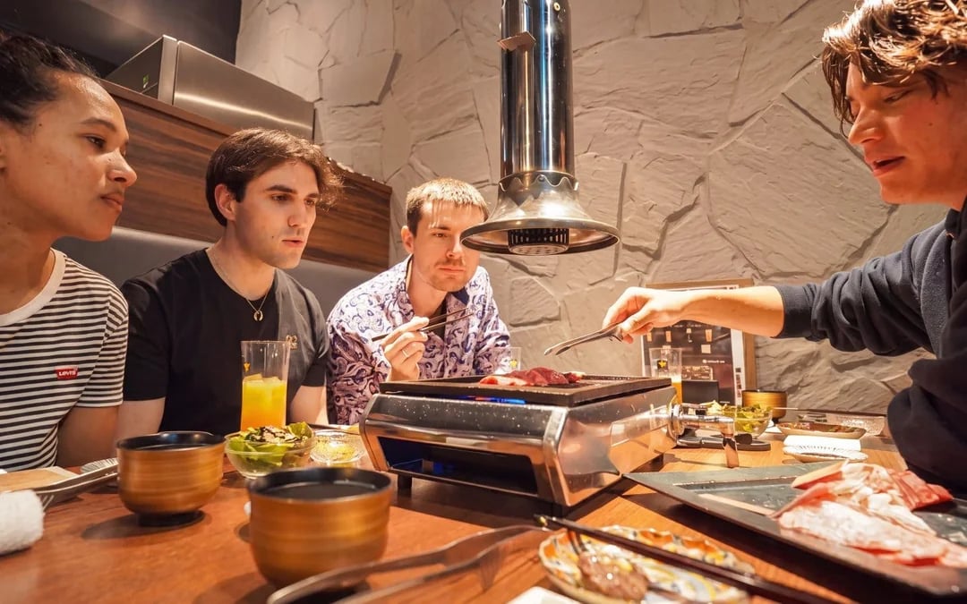 Tokyo Omakase Sushi and A5 Wagyu Food Tour in Shinjuku Image 2