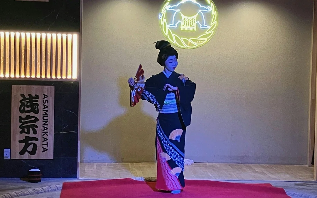 Tokyo: Premium Sumo Show with Wagyu Dinner, Unlimited Drinks & Geisha Dance in Asakusa Image 4