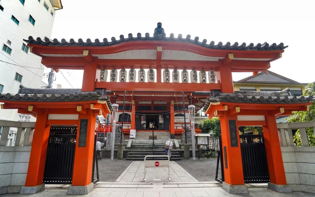 Tokyo Samurai Experience: Guided Kagurazaka Walking Tour, Swordplay Lesson, Kimono Rental, and Traditional Japanese Lunch Image 5