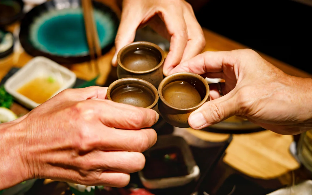 Tokyo: Shinjuku Bar Hopping Tour with All-You-Can-Drink and Dinner Image 4