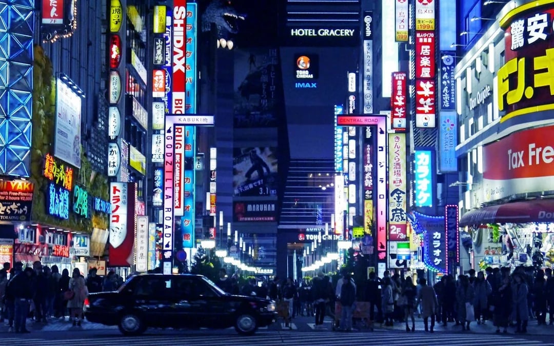 Tokyo Shinjuku Nightlife Guided Walking Tour with Hidden Bars, Photo Stops, and Drink Image 5
