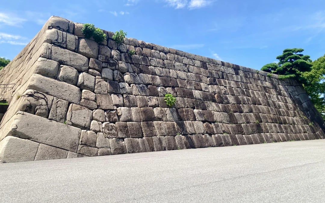 Tokyo Small-Group Walking Tour of Imperial Palace East Gardens Image 2