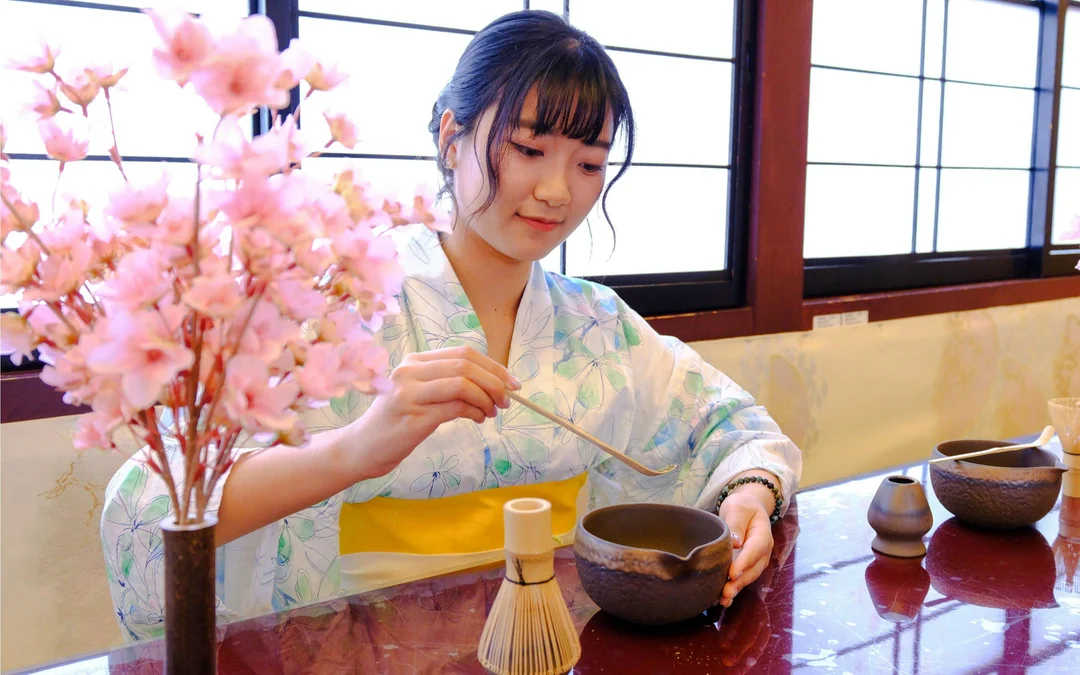 Tokyo Spring Tea Ceremony Cruise with Cherry Blossom Theme & desserts & show Image 2