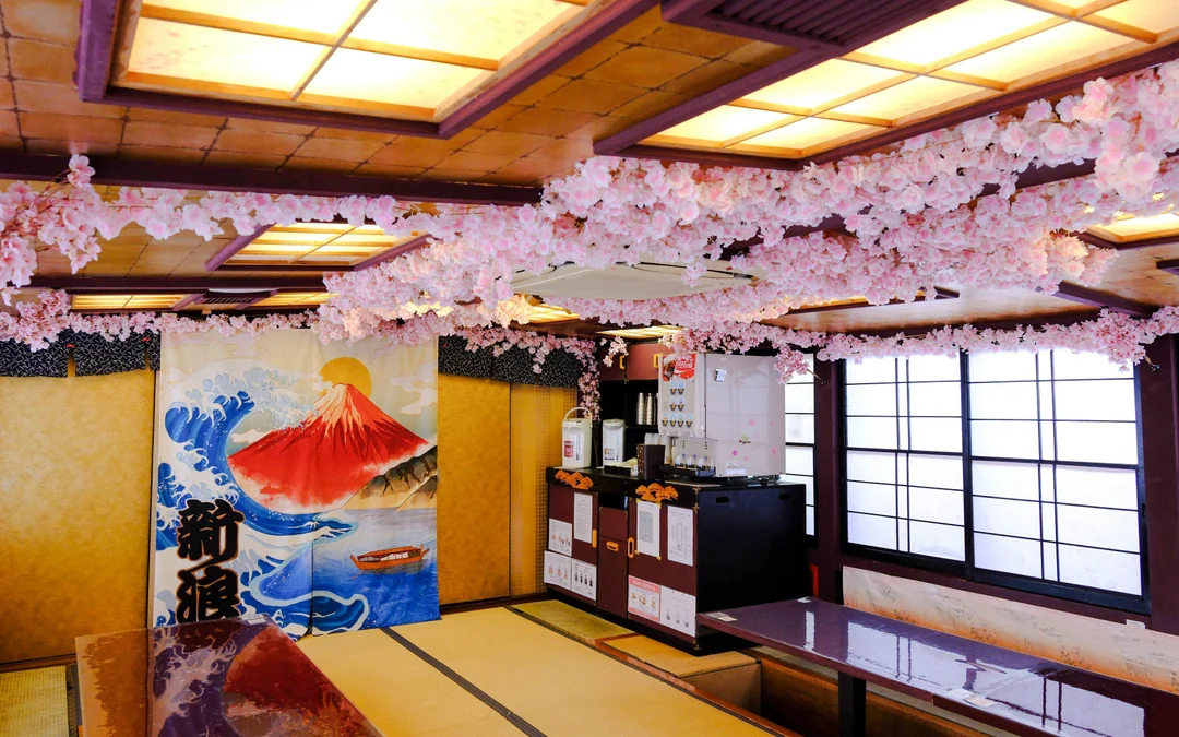 Tokyo Spring Tea Ceremony Cruise with Cherry Blossom Theme & desserts & show Image 3