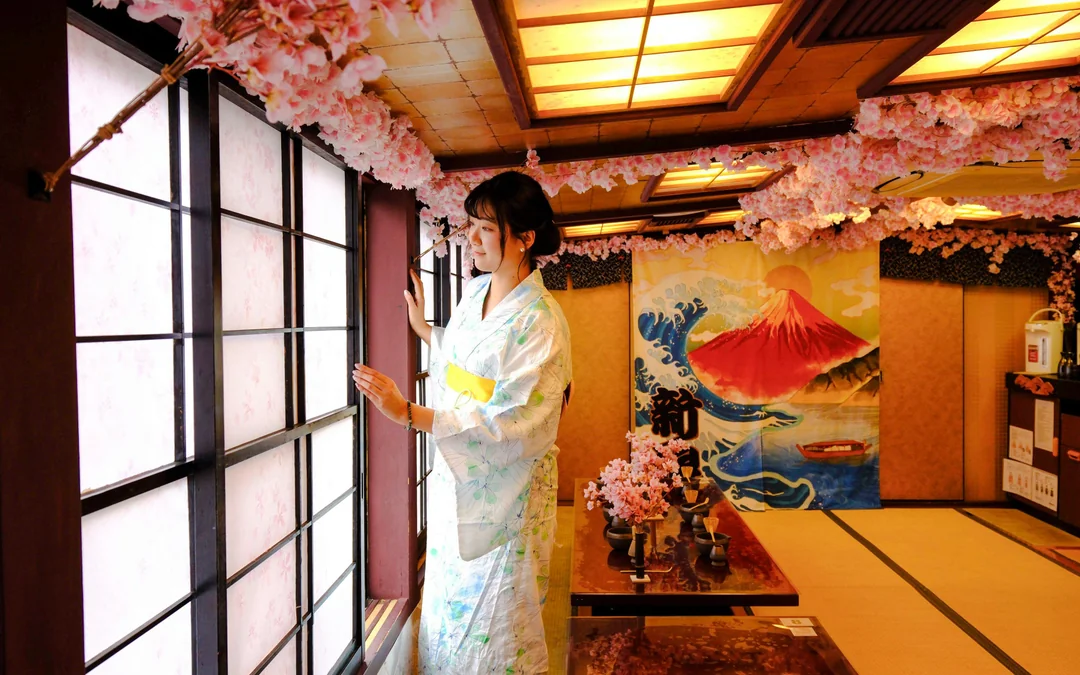 Tokyo Spring Tea Ceremony Cruise with Cherry Blossom Theme & desserts & show Image 5