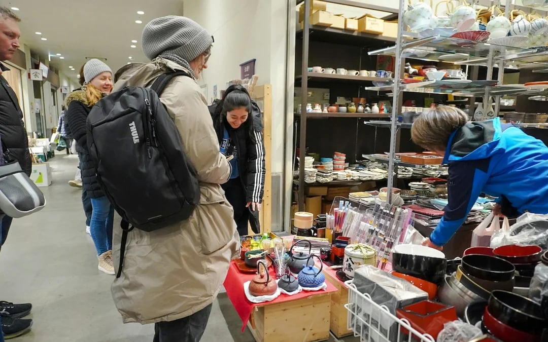 Tokyo Toyosu Tuna Auction Observation Walking Tour with Breakfast Reservation Image 4