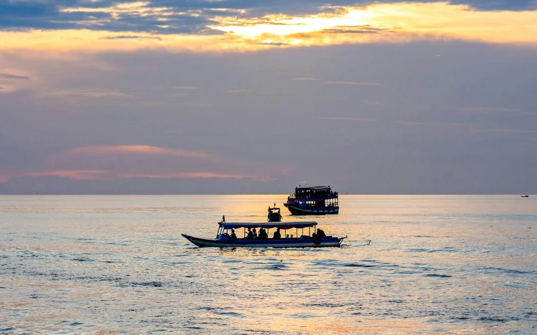 Tonle Sap Lake Sunset Boat Tour with Kampong Phluk Floating Village Visit Image 3