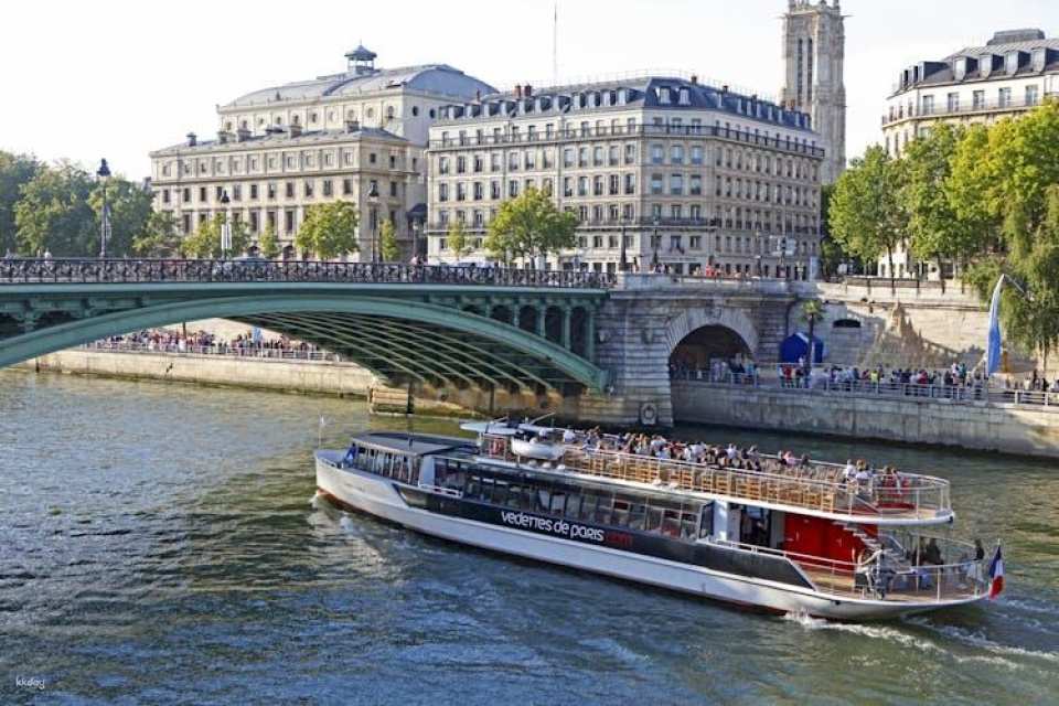 Tootbus must-see Paris hop-on hop-off bus tour with cruise