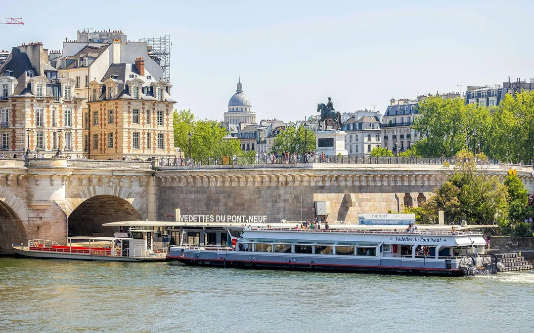 Tootbus: Paris Hop-on Hop-off Bus Tour (Optional Seine River Cruise) Image 9
