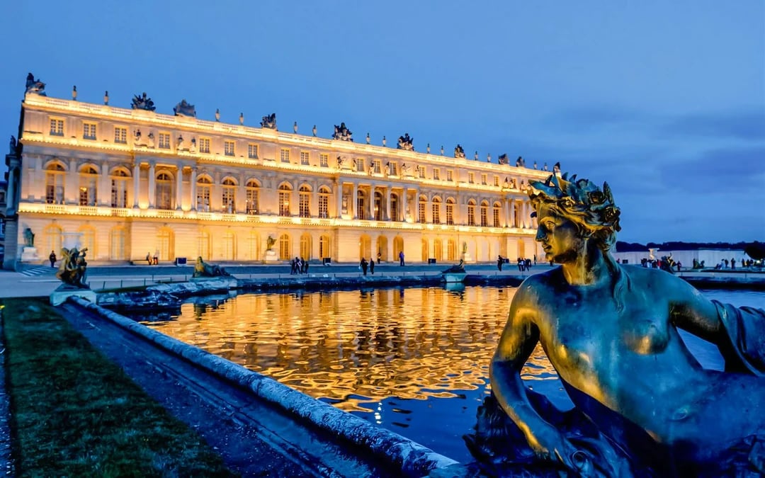 Tootbus Versailles Night Fountains Show from Paris Image 8