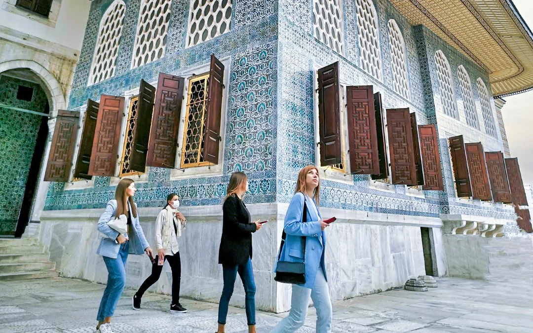 Topkapi Palace & Harem + Hagia Irene Skip-the-Line Guided Tour Image 3