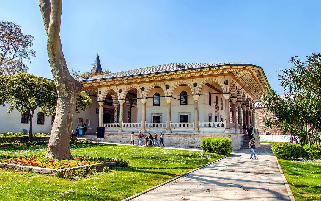 Topkapi Palace & Harem + Hagia Irene Skip-the-Line Guided Tour Image 4