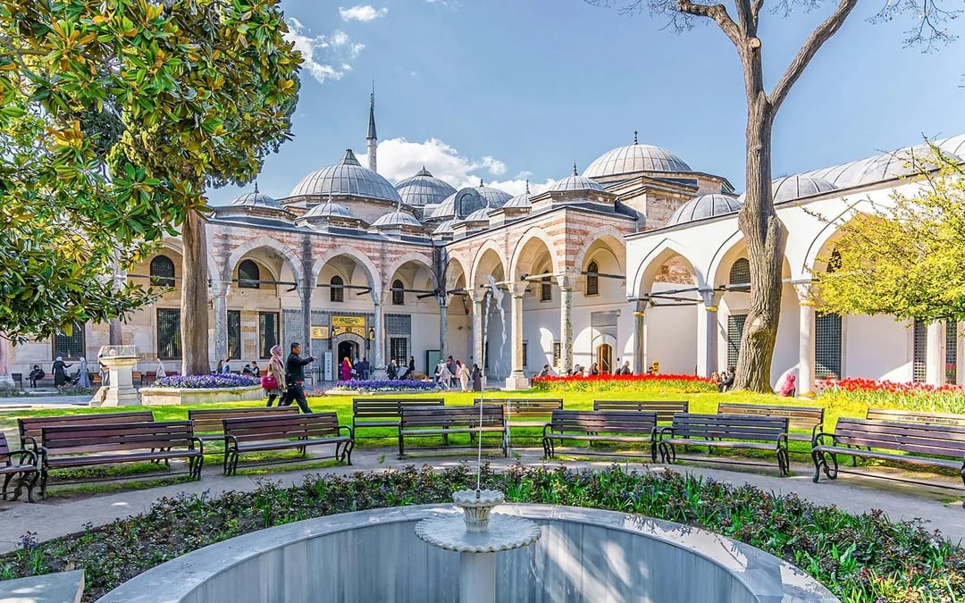 Topkapi Palace & Harem Small-Group Guided Tour with Fast-Track Entry Image 3