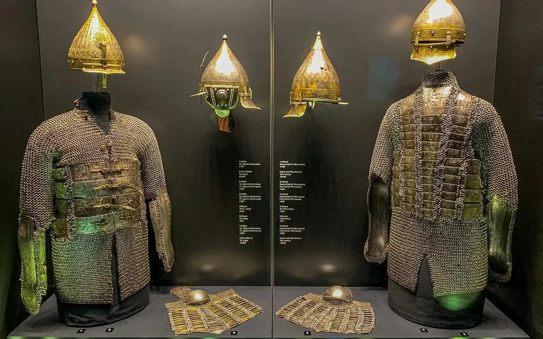 Topkapi Palace Skip-the-Line Tickets with Harem Access & Bosphorus Cruise Image 2