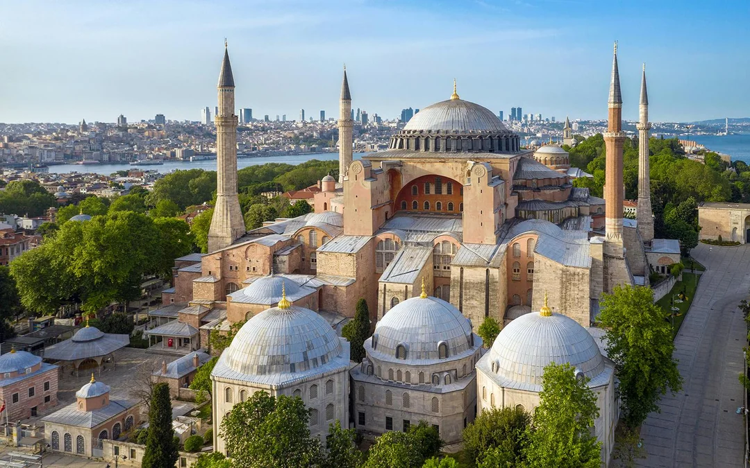 Topkapi Palace Skip-the-Line Tickets with Harem Access & Bosphorus Cruise Image 6