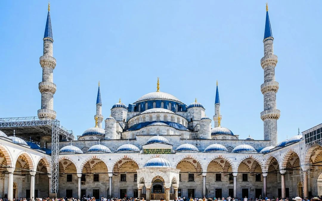 Topkapi Palace with Harem, Hagia Sophia & Blue Mosque Guided Tour Image 9