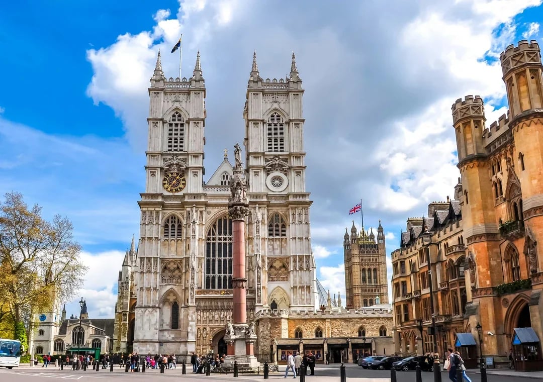 Topview: London Hop-on Hop-off Bus Tour with Optional Thames Cruise Image 7