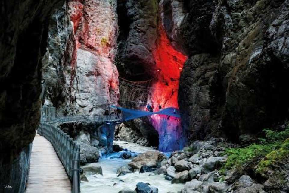 Tour of Glacier Canyon Grindelwald