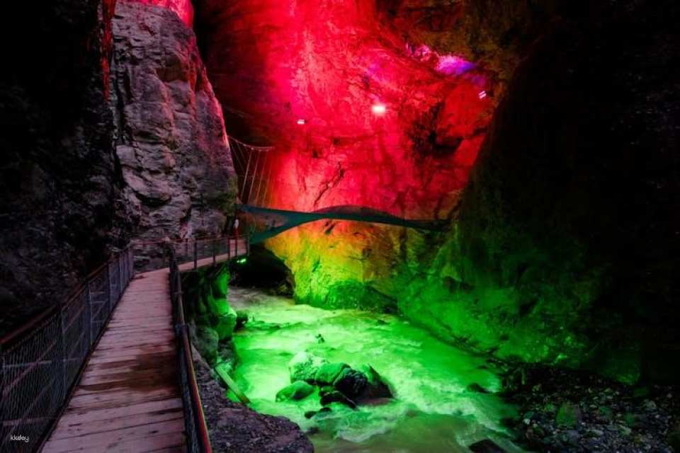 Tour of Glacier Canyon Grindelwald