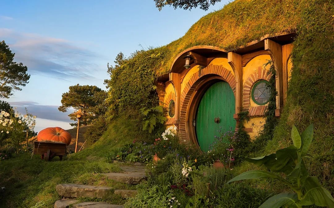 Tour of Hobbiton Movie Set from Rotorua Image 11