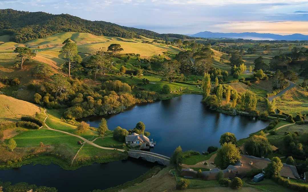 Tour of Hobbiton Movie Set from Rotorua Image 3