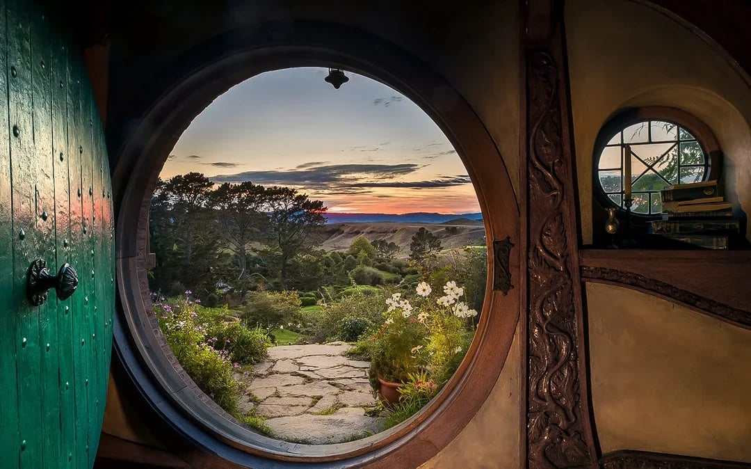 Tour of Hobbiton Movie Set from Rotorua Image 4