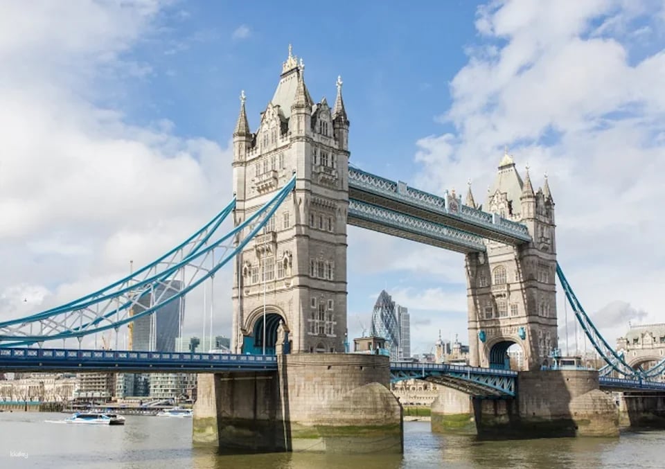 Tower Bridge in London | United Kingdom