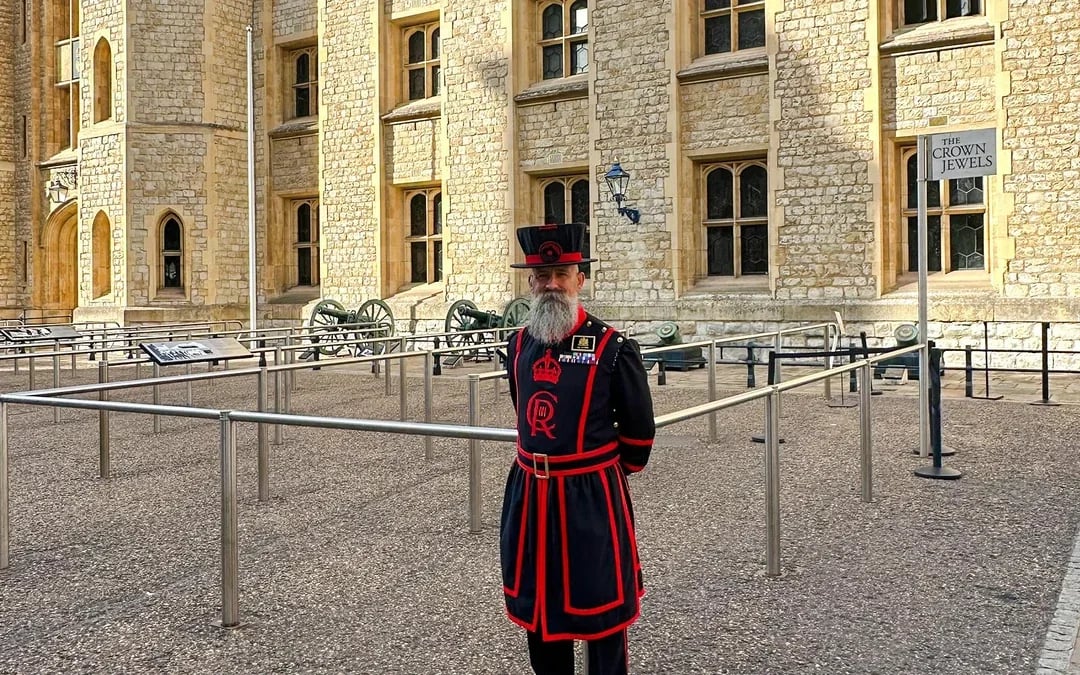 Tower of London Tickets with Access to the Crown Jewels and Beefeater Meet & Greet Image 1