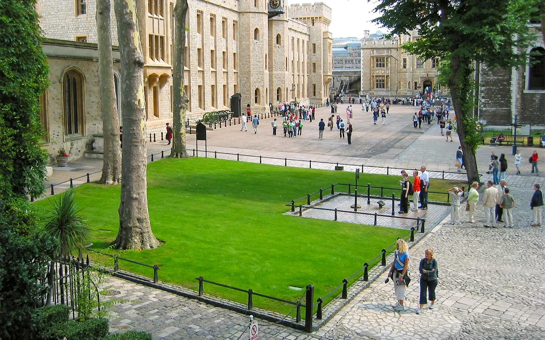 Tower of London Tickets with Access to the Crown Jewels and Beefeater Meet & Greet Image 3