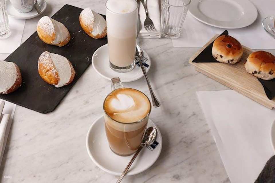Traditional Maritozzi breakfast and light lunch in Trastevere