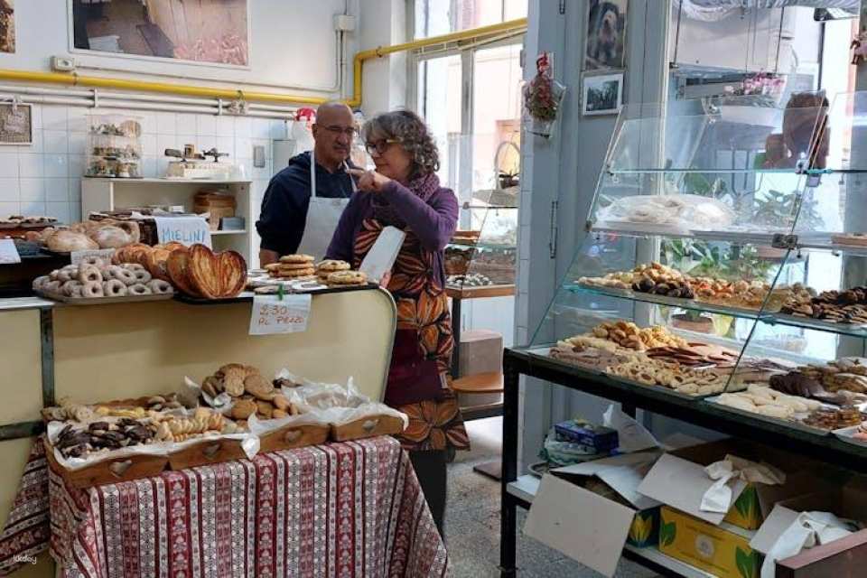 Traditional Maritozzi breakfast and light lunch in Trastevere