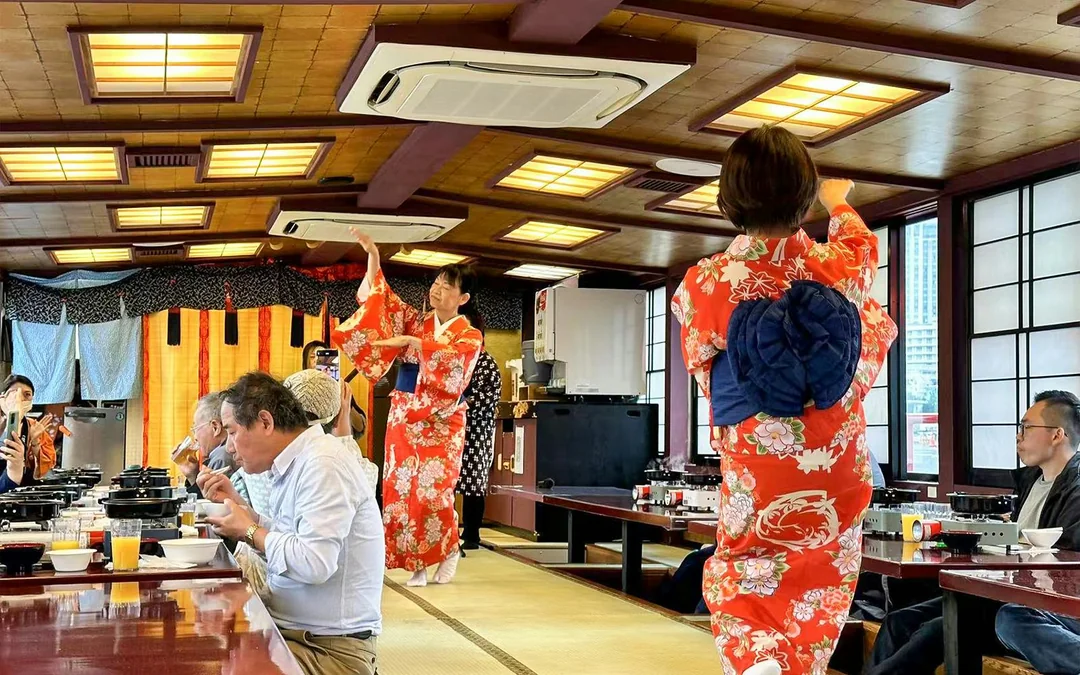 Traditional Yakatabune Hot Pot Cruise with Shamisen Show & Tokyo Tower Entry Image 12