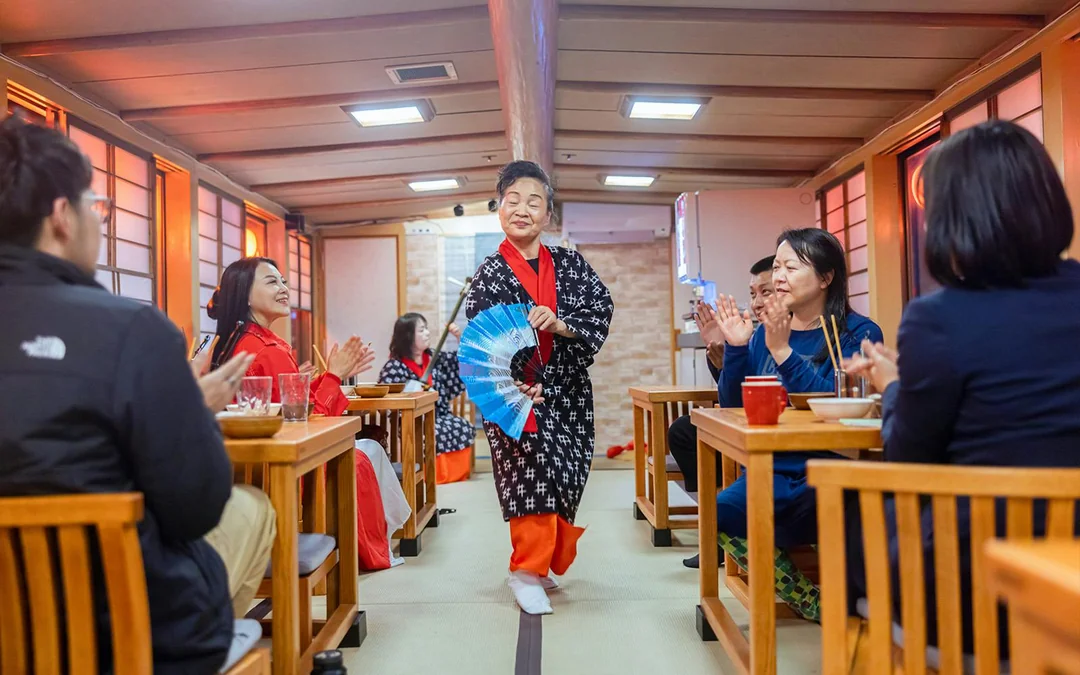Traditional Yakatabune Hot Pot Cruise with Shamisen Show & Tokyo Tower Entry Image 3