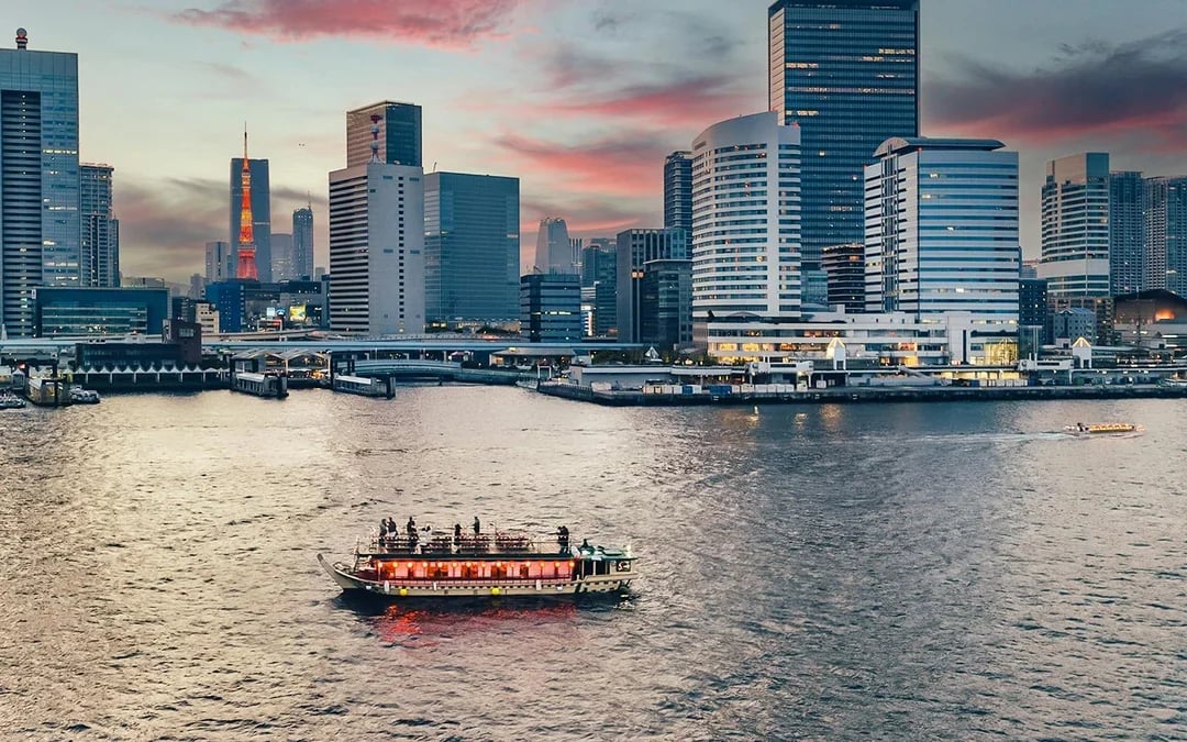 Traditional Yakatabune Hot Pot Cruise with Shamisen Show & Tokyo Tower Entry Image 9
