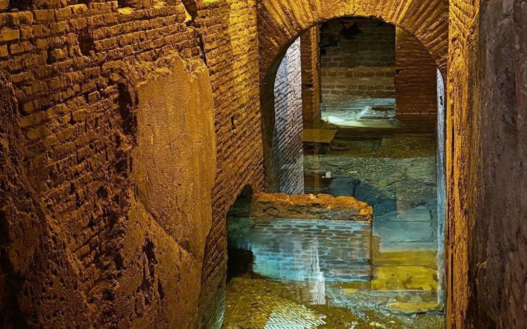 Trevi Fountain + Subterranean Aqueducts Tour Image 5