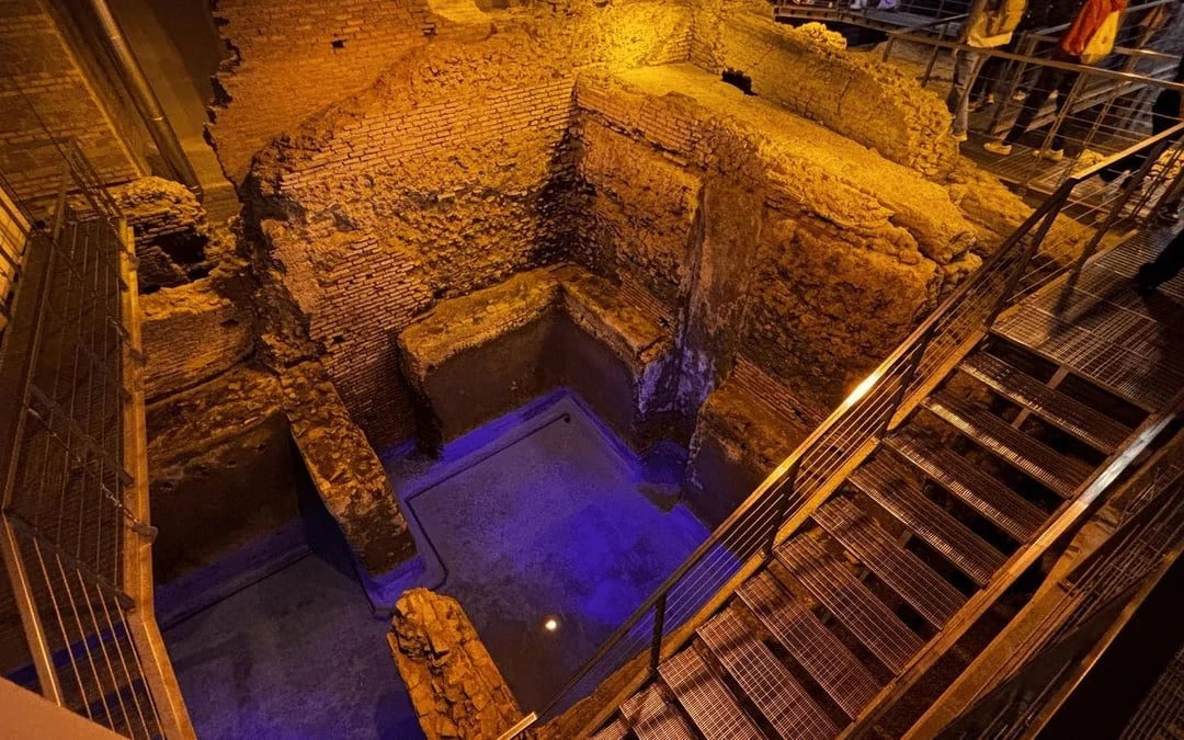 Trevi Fountain + Subterranean Aqueducts Tour Image 7