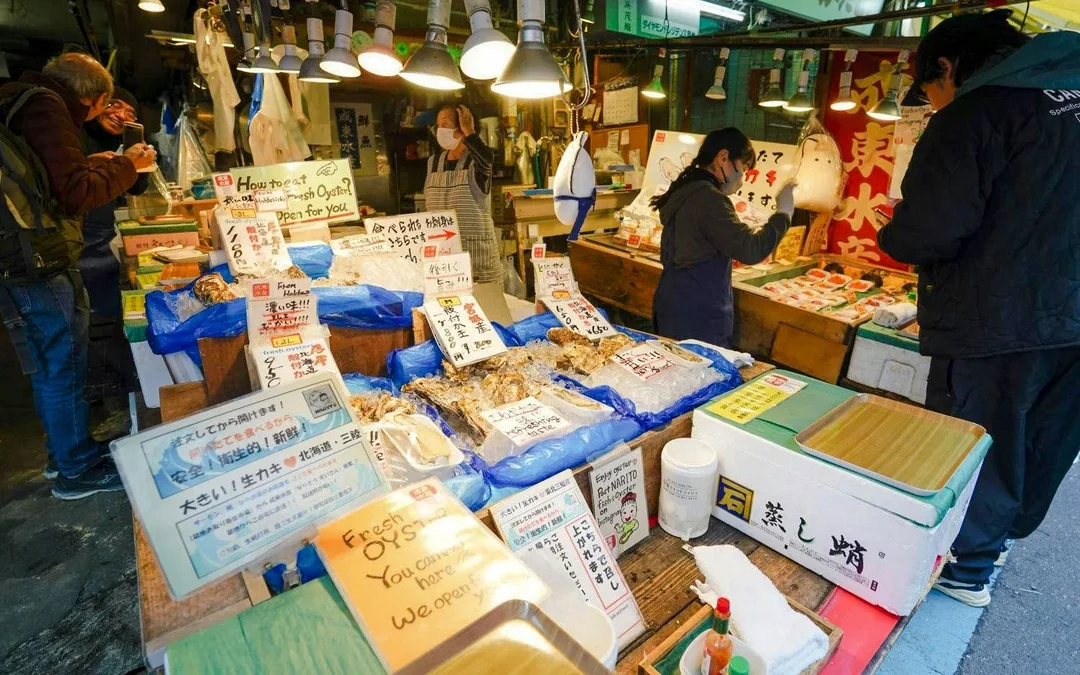 Tsukiji Fish Market: Behind the Scenes & 10 Seafood Tastings Image 12