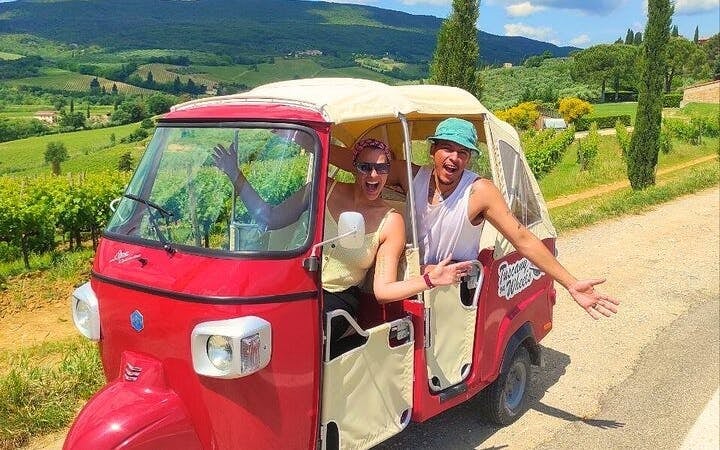 Tuscany Tuk Tuk Wine Tour with Local Guide, Traditional Lunch, and Premium Wine Tasting Image 5