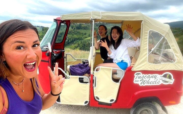 Tuscany Tuk Tuk Wine Tour with Local Guide, Traditional Lunch, and Premium Wine Tasting Image 6