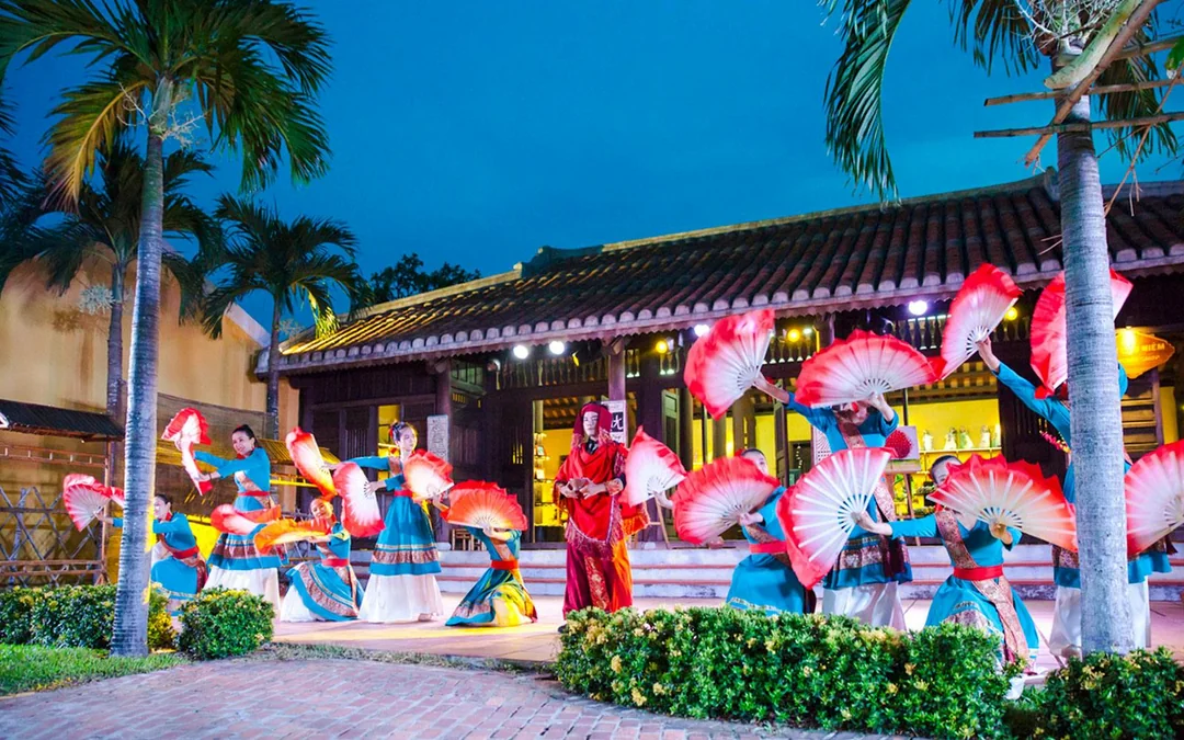 [Ultimate Combo] Hoi An Memories Show Tickets with Lantern Release on Boat & Dinner
 Image 4
