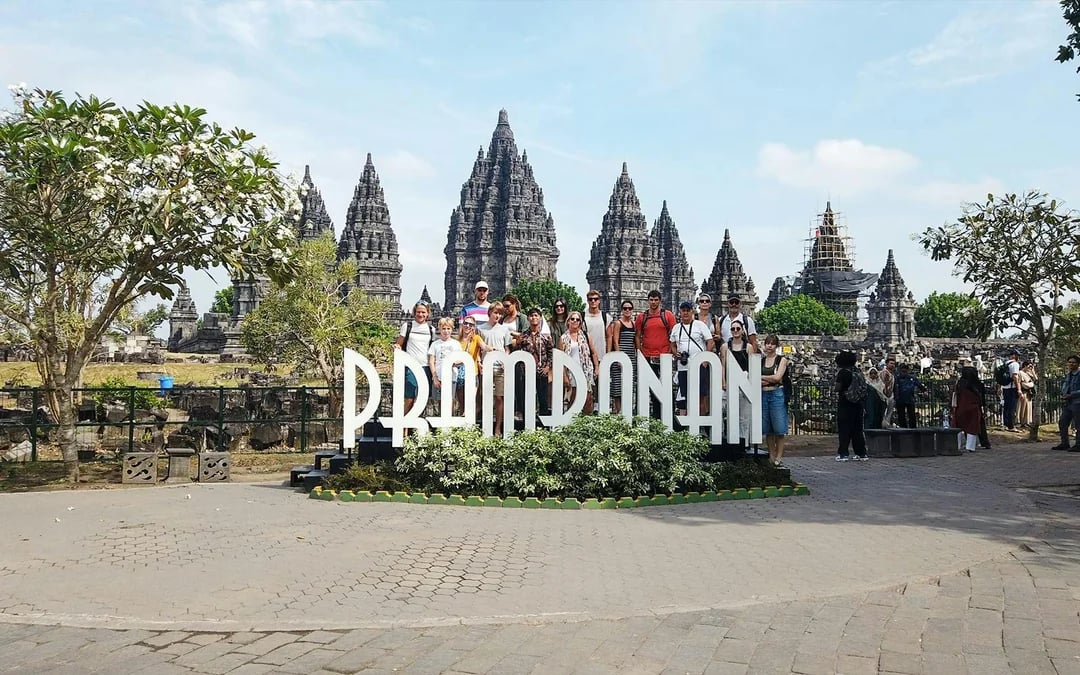 Ultimate Temple Run: Prambanan & Borobudur Tours Image 3